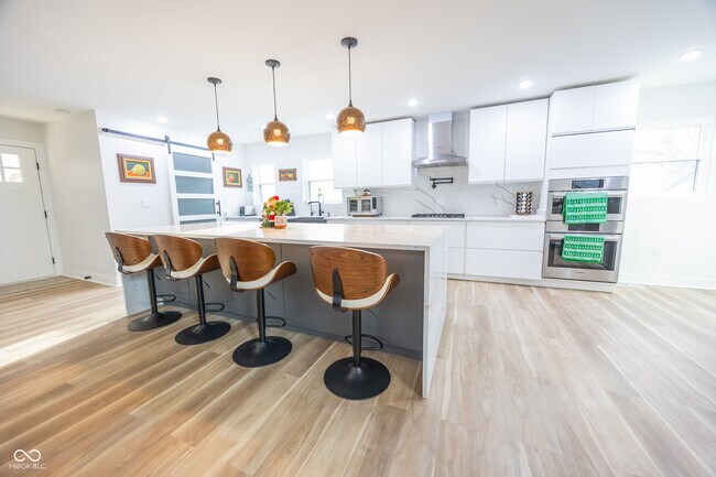 Building Photo - 7980 Royal Ave