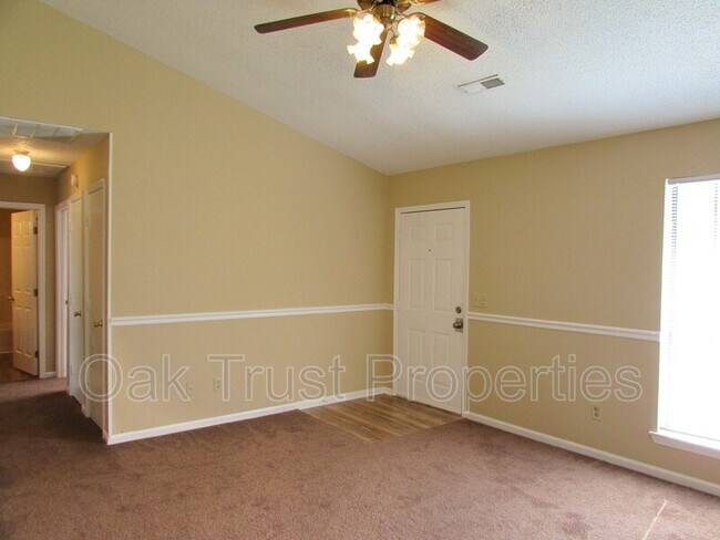 Building Photo - 1006 Tj Ln