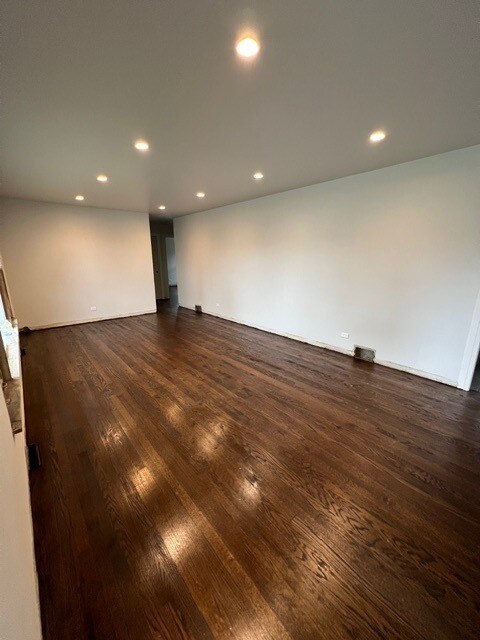 Foto del edificio - 8000 N Ozark Ave