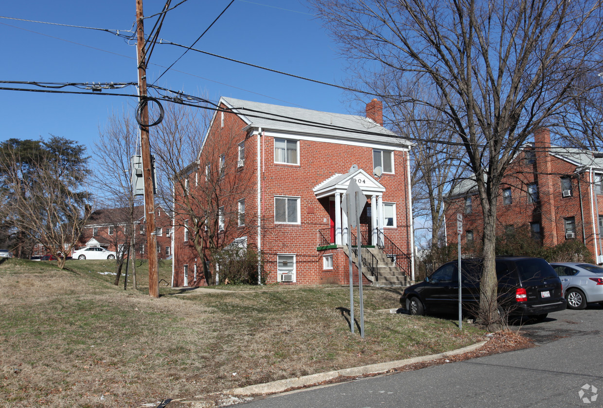 Building Photo - 904 Fairview Ave