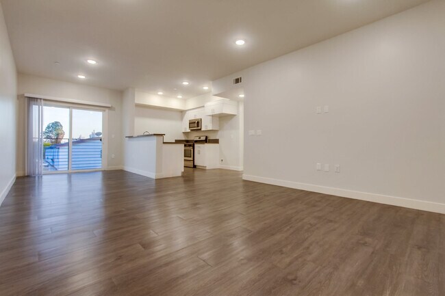 Foto del edificio - Glenoaks Villas at Sylmar