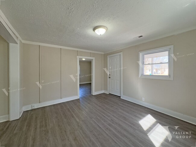 Building Photo - Charming 3-Bedroom, 1-Bathroom House in We...