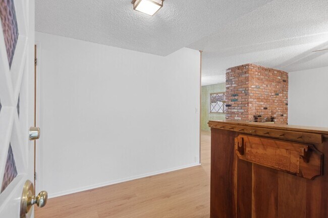 Foto del edificio - Stunning 3-Bedroom Home Nestled in the Tra...
