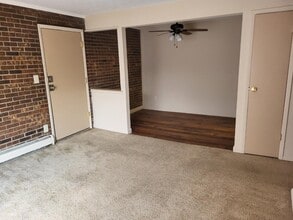 Building Photo - 2-30 Chateau Pl