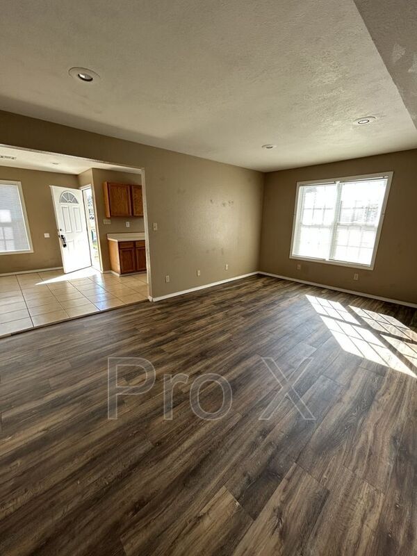 Building Photo - 713 E Monroe St