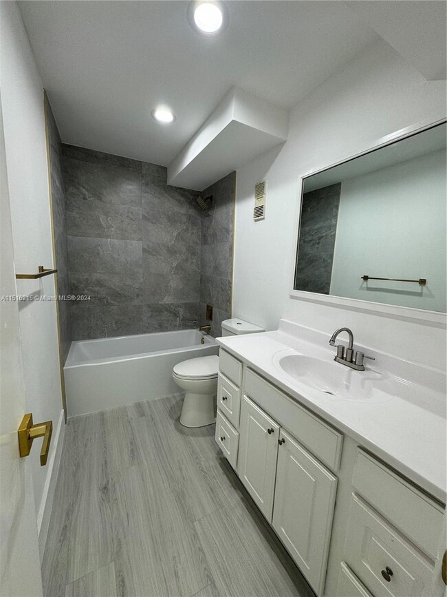 Building Photo - 5525 SW 41st St