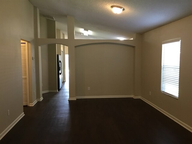 Foto del edificio - 2702 Fox Creek Dr E