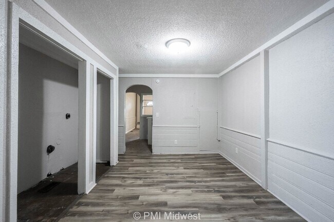 Foto del edificio - 240 N Beville Ave