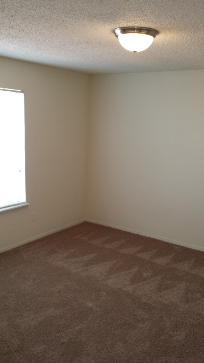 Foto del edificio - 2600 W Interstate 240 Service Rd