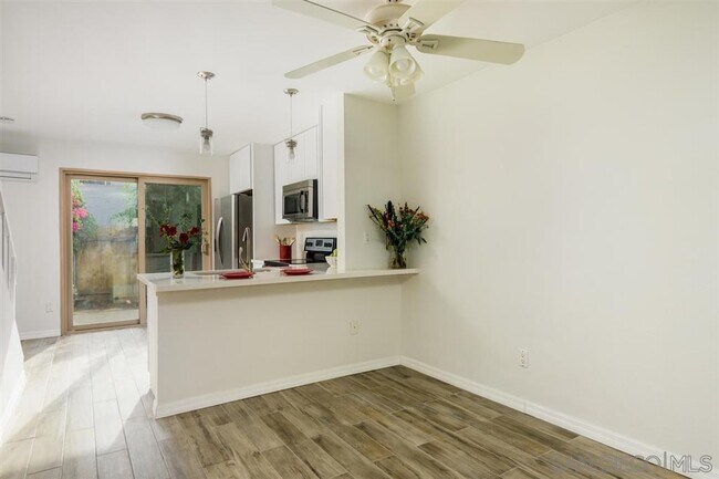 Foto del edificio - 6656 Bell Bluff Ave