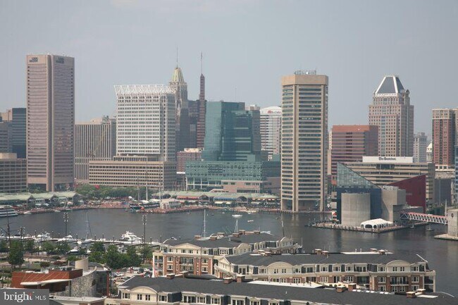 Foto del edificio - 100 Harborview Dr