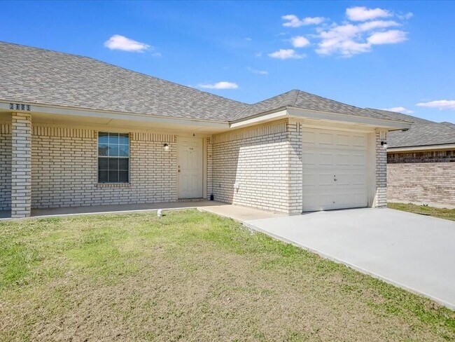 Building Photo - 3805 El Paso Dr