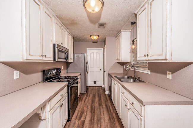 Building Photo - 4 Bedroom Home in Prattville, AL