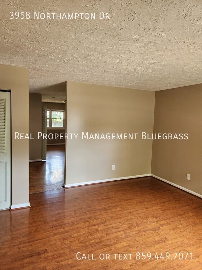 Building Photo - 3958 Northampton Dr