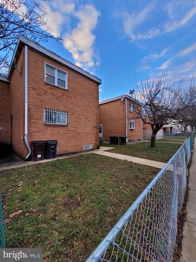 Building Photo - 503 N Spruce St