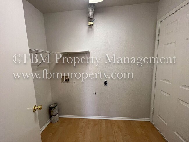 Foto del edificio - 420 N. 3rd St.- Beautiful 3 Bedroom, 2 Bat...