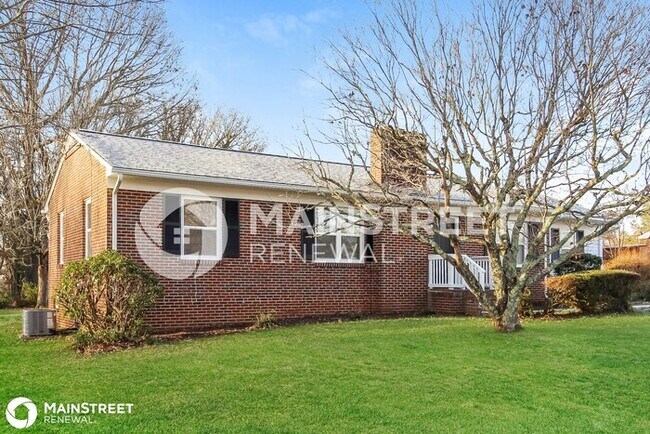 Foto del edificio - 936 ROCK SPRING DR, WINSTON SALEM, NC 27105