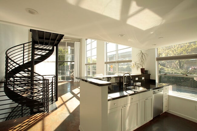 Photo - 1325 Indiana St Apartment