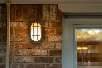 Building Photo - 13010 Trail Hollow Dr