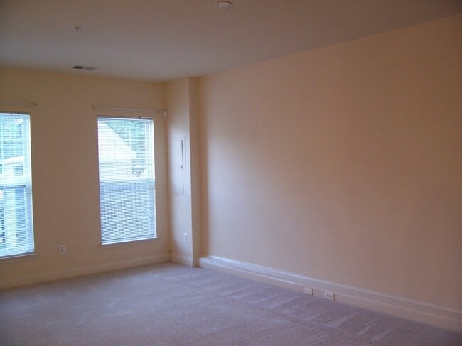Foto del edificio - 3 Level Townhome Located in Piney Orchard ...