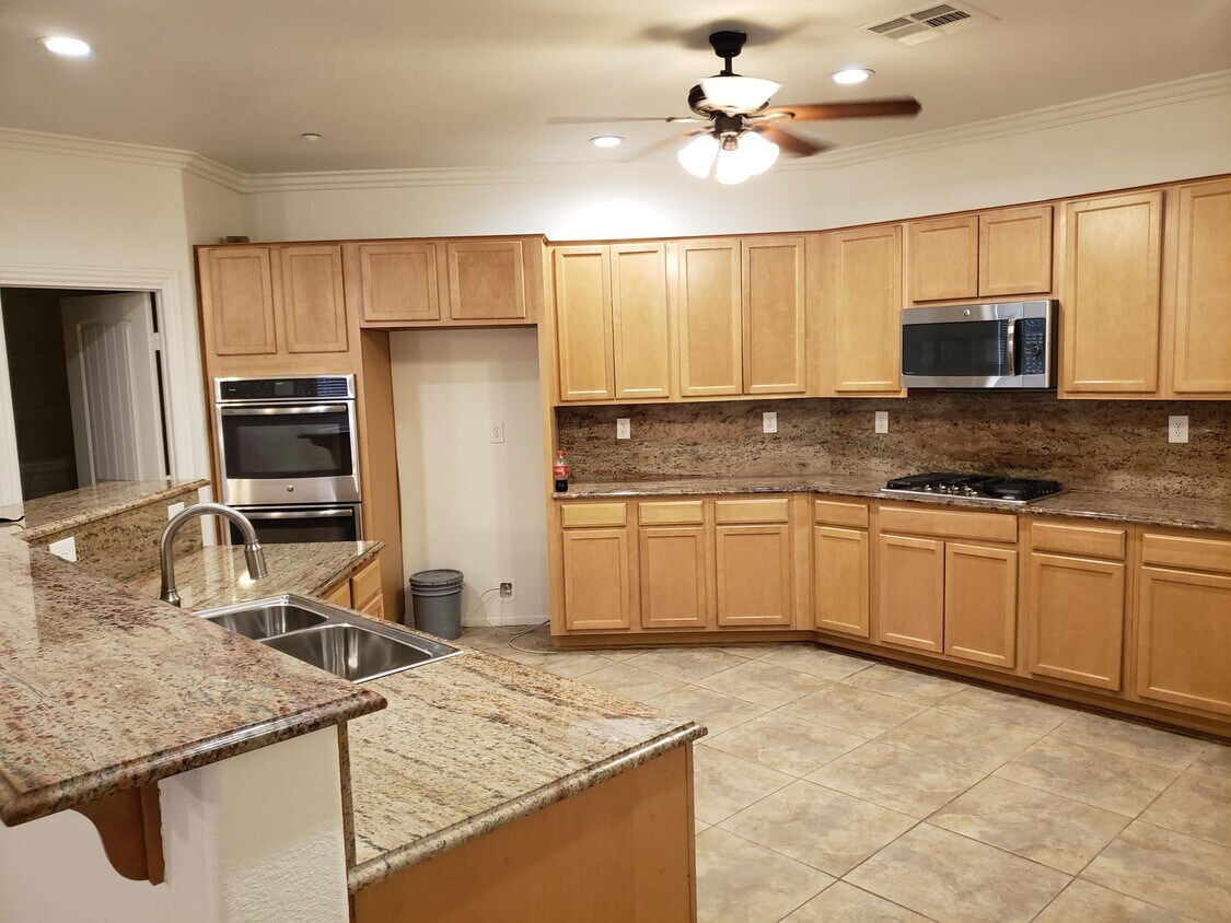 Foto principal - 3204 Jevonda Ave