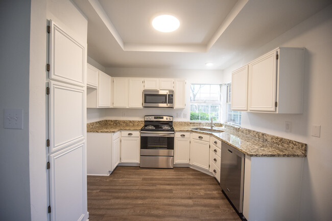 Kitchen - 5016 Quail Creek Dr