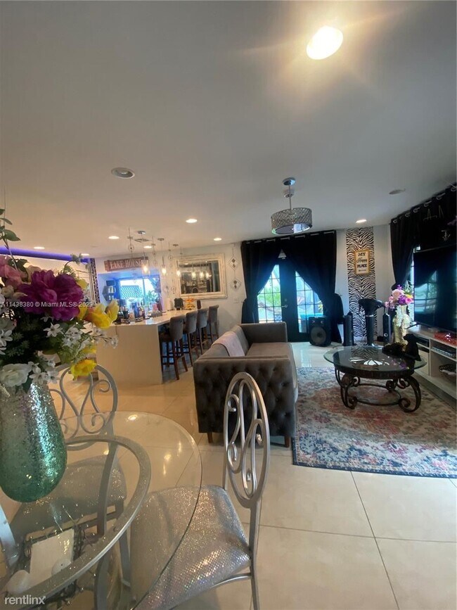 Building Photo - 3 br, 2 bath House - 3960 SW 84th Ter # 3960