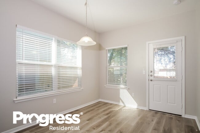 Building Photo - 203 Turtle Creek Dr