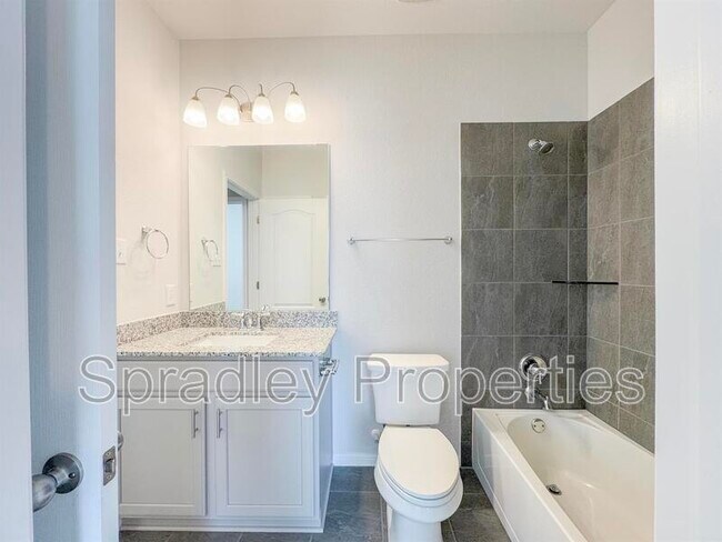 Building Photo - 1435 Paddle Crk Ln