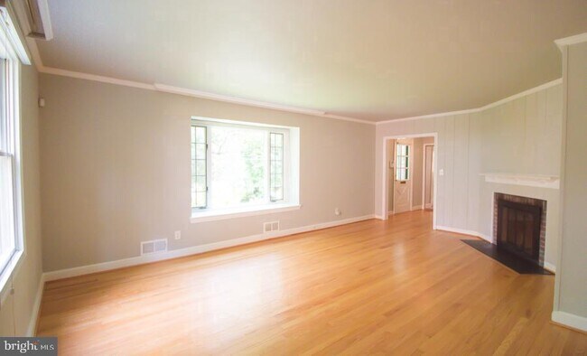 Building Photo - 5526 Warwick Pl