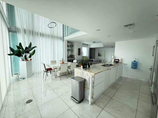 Building Photo - 900 Biscayne Blvd