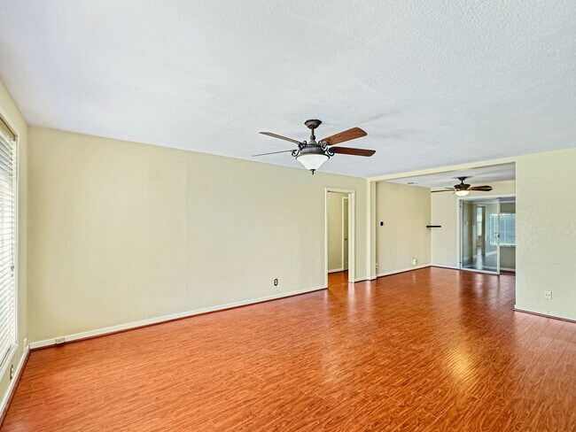 Foto del edificio - Charming 2 Bedroom House in Sacramento