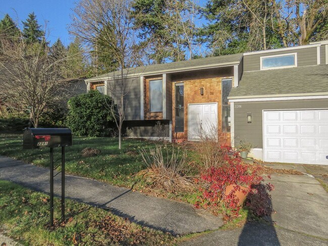Building Photo - !! Gorgeous 3 bedroom Gresham home with be...