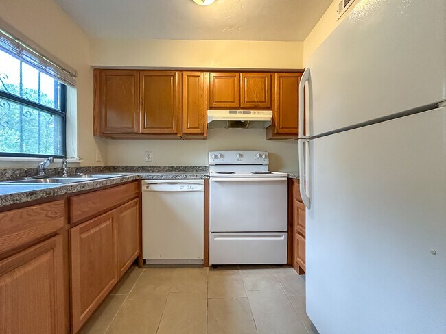 Foto del edificio - Beautiful 2/1.5 Townhome in Cedar Ridge-717A
