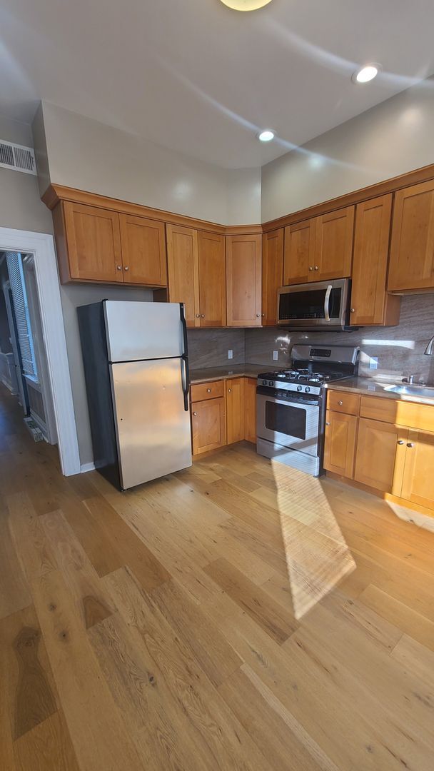 Foto del edificio - SIGN NOW & GET JANUARY FOR FREE. SEE PARKI...