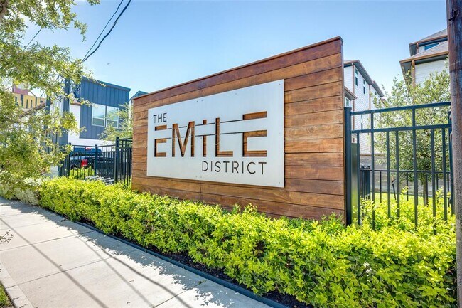 Foto del edificio - 749 Emile St