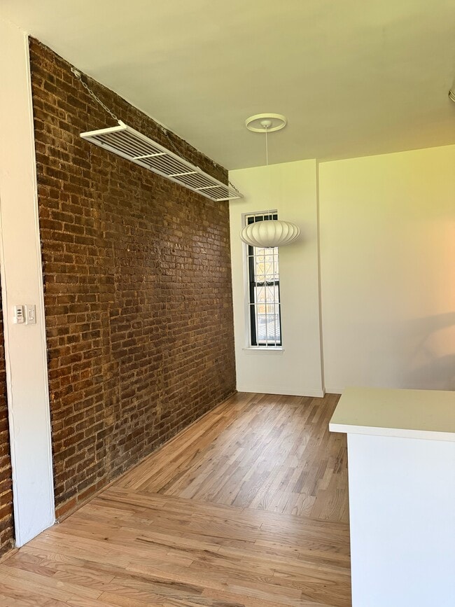 Building Photo - 78 W 85th St