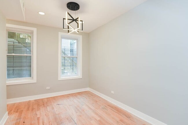 Building Photo - 1624 W Beach Ave