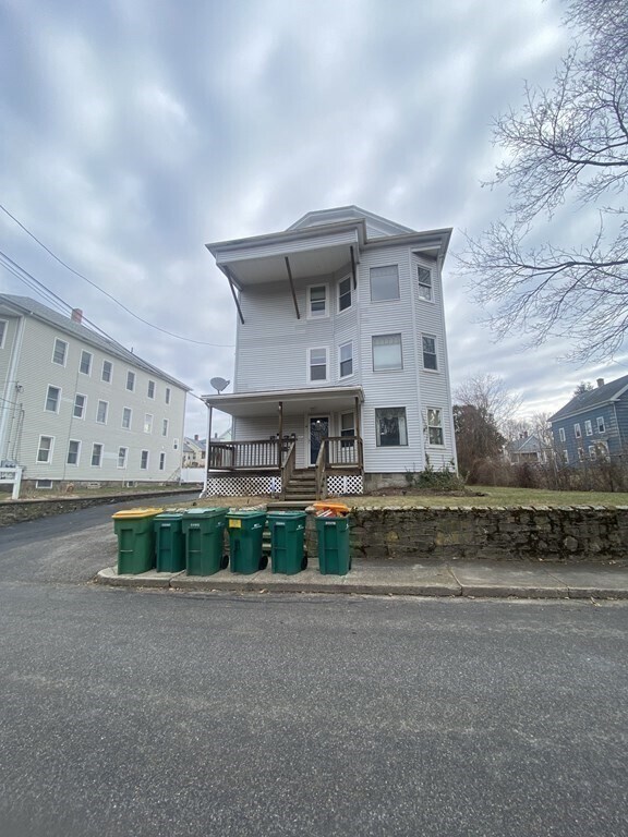 14 Pearl St Unit 2, ster, MA 01570 Room for Rent in ster, MA