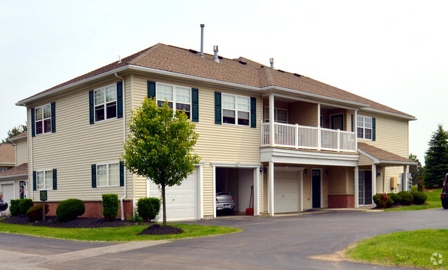 Building Photo - Pine Point Luxury Apartments