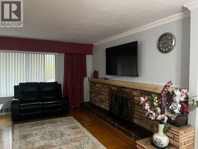 Building Photo - 81 Glengarry Crescent