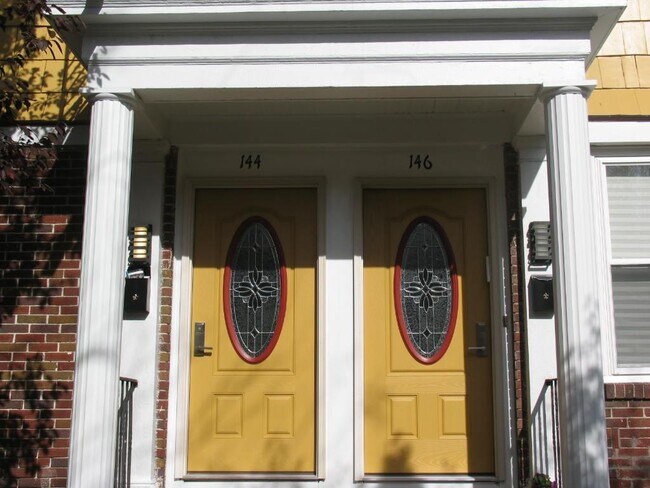 Foto del edificio - 144-146 Woodbine St