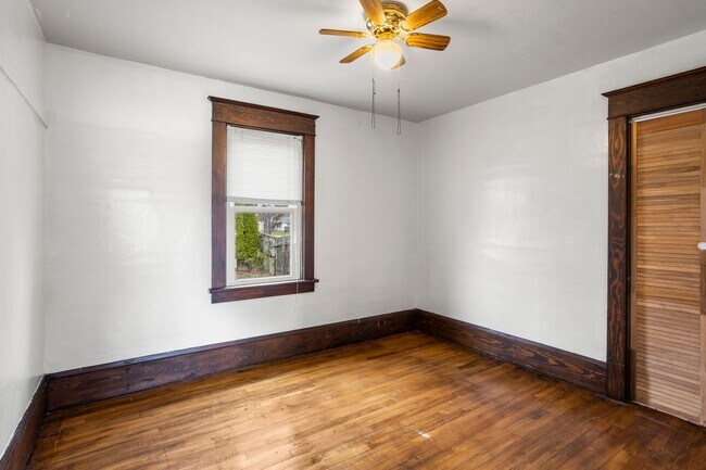 Foto del edificio - 615 E 3rd St
