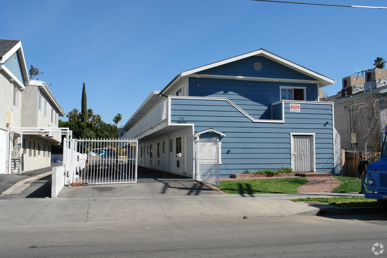 Primary Photo - 6624 Sylmar Ave