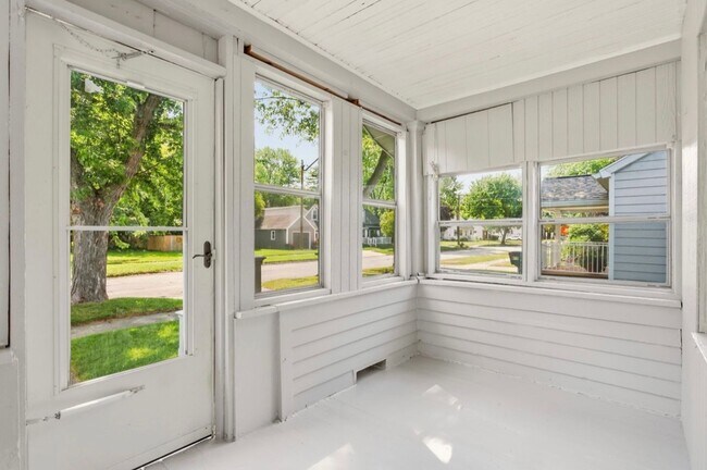 Foto del edificio - Move-In Ready 3 Bedroom with Fenced Yard & Garage!