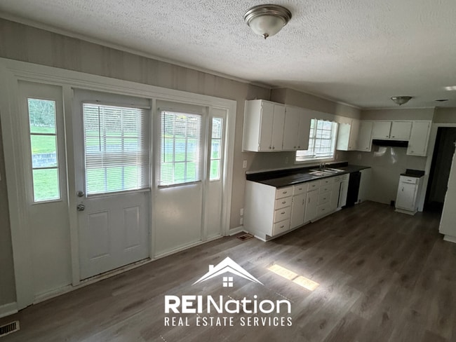 Building Photo - 3BR/2BA Center Point Rental with Hardwood Floors Throughout & Fenced Backyard