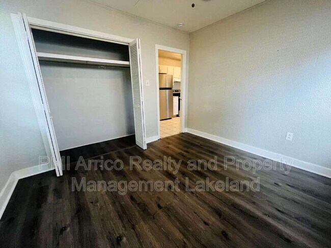 Foto del edificio - 305 E Tomlin St