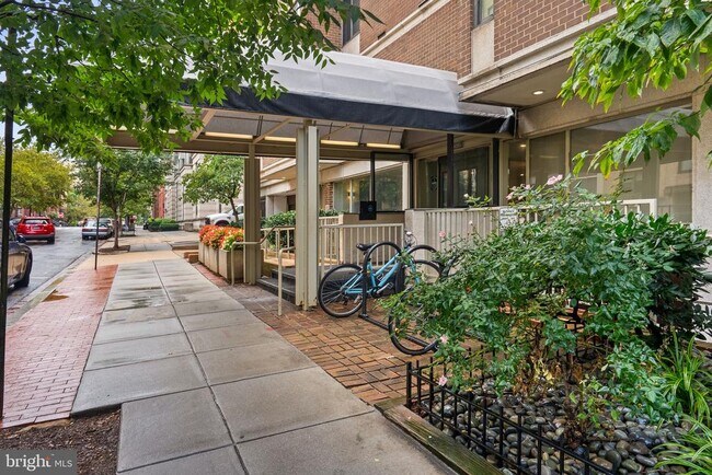 Building Photo - 1420 N St NW