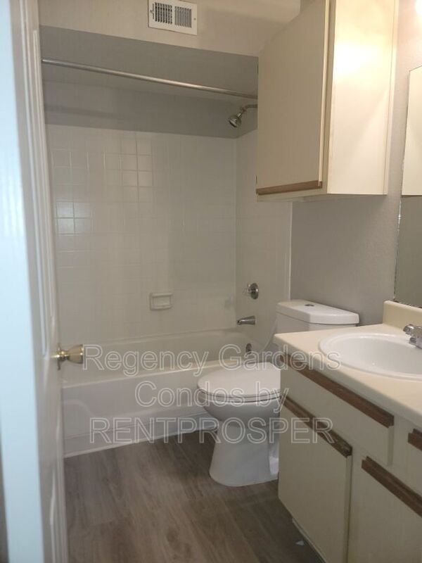Foto del edificio - 5587 Devonbriar Way