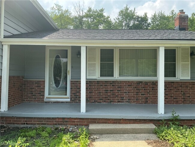 Building Photo - 3732 Maplecrest Rd